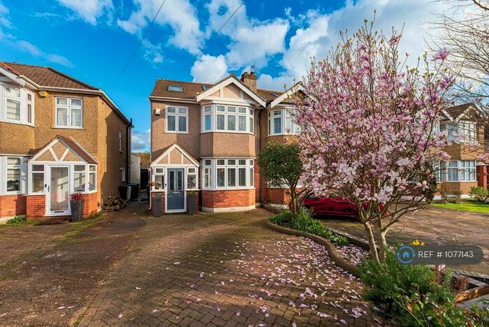 4 Bedroom Semi-Detached House To Rent In Willow Road, Enfield, EN1