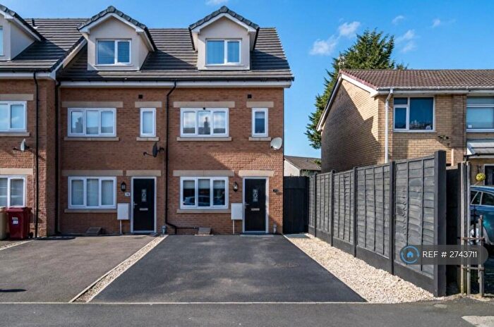 4 Bedroom End Of Terrace House To Rent In Moorcroft Gardens, Bolton, BL2