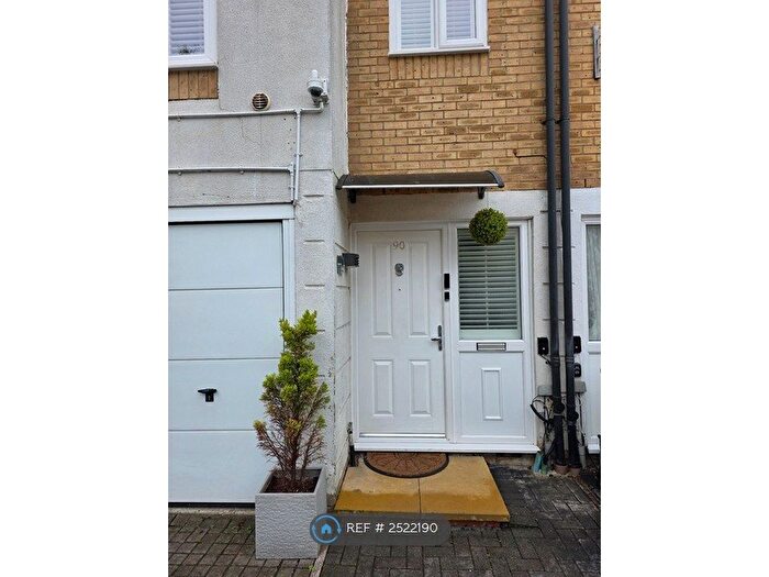 4 Bedroom Semi-Detached House To Rent In Grimsby Grove, London, E16