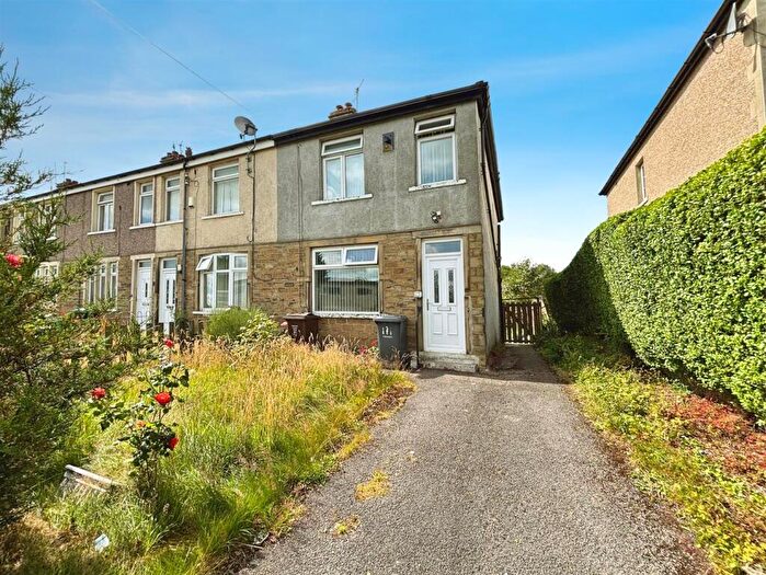 3 Bedroom End Of Terrace House For Sale In Carr Bottom Road, Bradford, BD5
