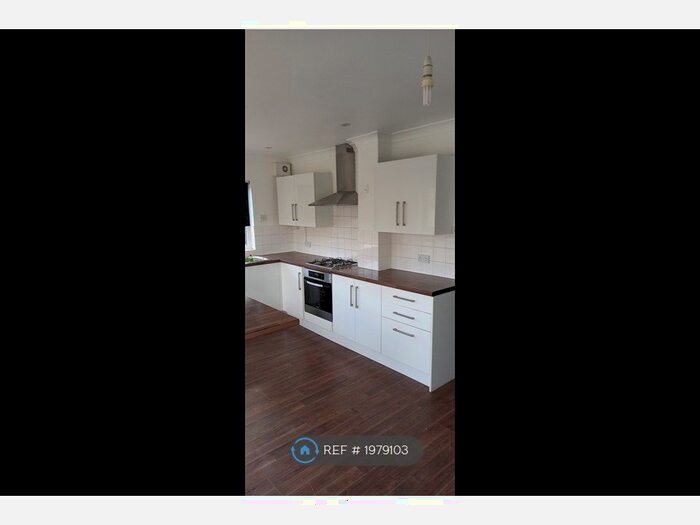 3 Bedroom End Of Terrace House To Rent In Keppel Road, Dagenham, RM9