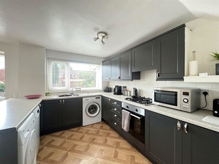 3 Bedroom Mews To Rent In Vicarage Drive, Dukinfield, SK16