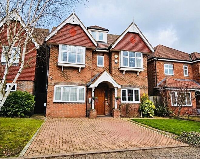 6 Bedroom Detached House For Sale In Fauna Close, Stanmore, HA7