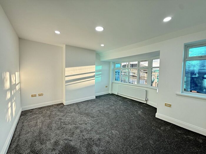 2 Bedroom Maisonette To Rent In Laburnum Road, Hayes, UB3