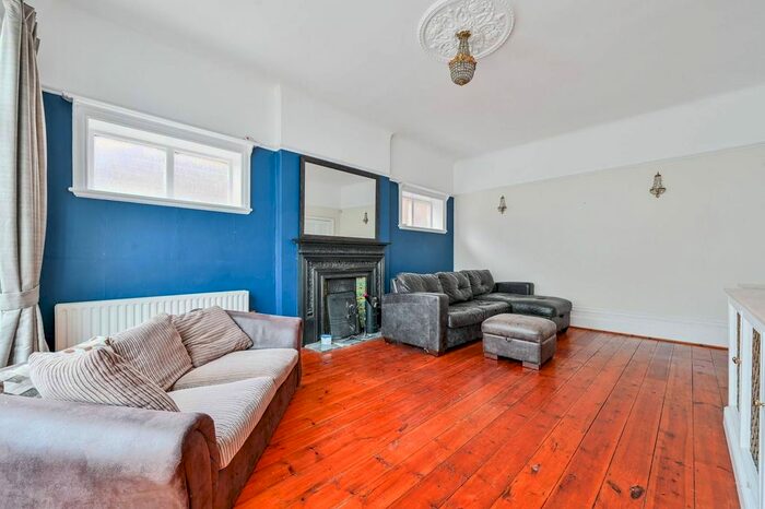 3 Bedroom Flat To Rent In West Park, Eltham North, London, SE9