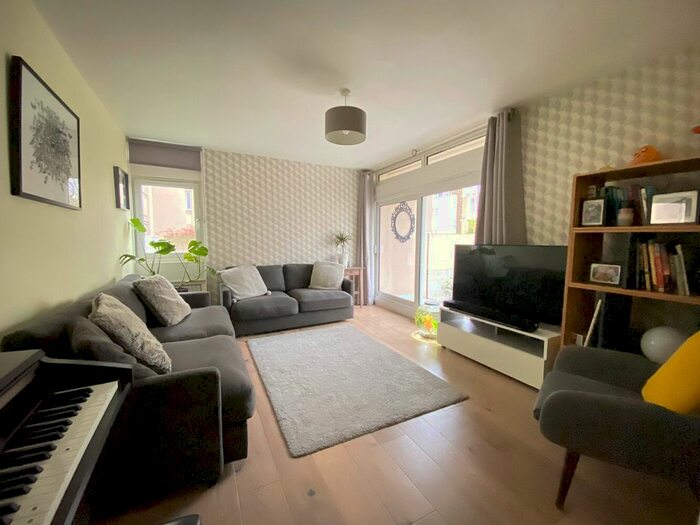 3 Bedroom Maisonette To Rent In Victoria Rise, London, SW4