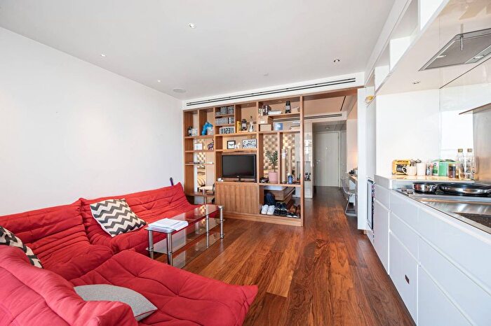 1 Bedroom Flat To Rent In The Heron, City, London, EC2Y