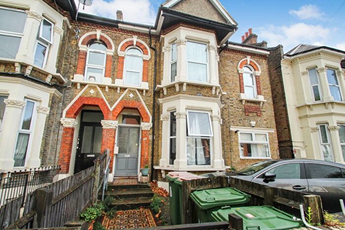 4 Bedroom Flat To Rent In Earlham Grove, Forest Gate, London, E7