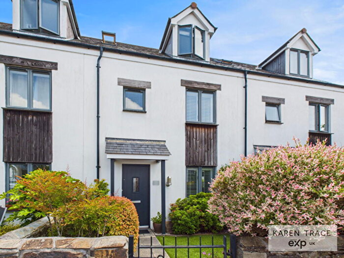 4 Bedroom Town House For Sale In Foundry Drive, Charlestown, PL25