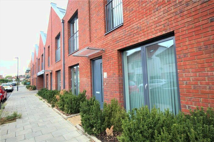 1 Bedroom Flat To Rent In Blairderry Road, London, SW2