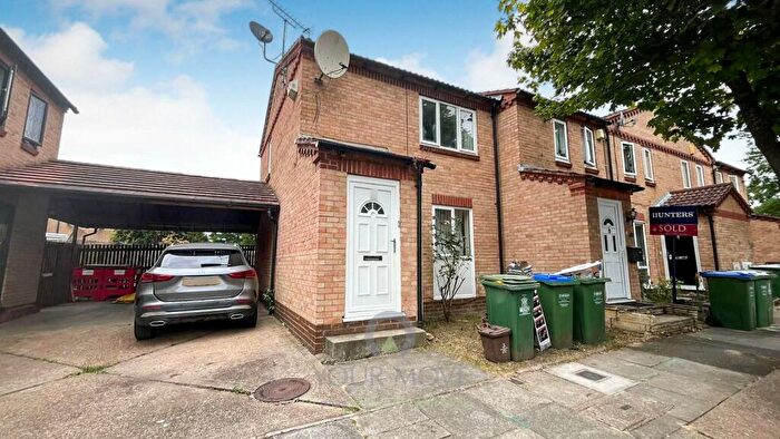 2 Bedroom End Of Terrace House To Rent In Courtland Grove, London, SE28