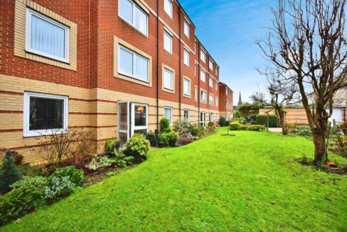 2 Bedroom Flat For Sale In Hengist Court, Maidstone, Kent, ME14