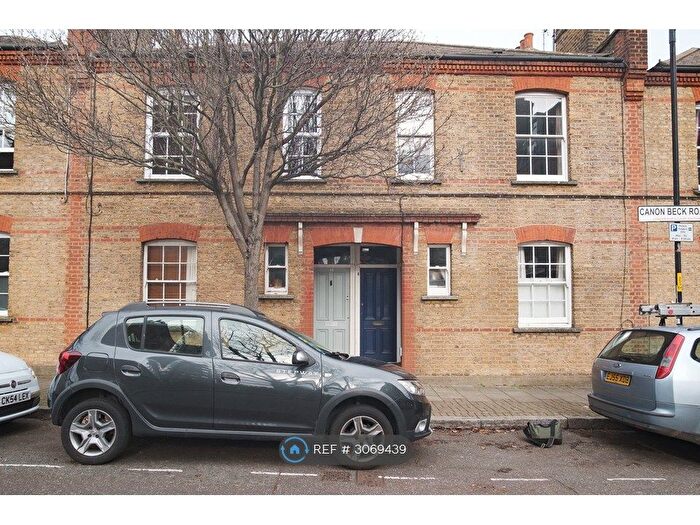 2 Bedroom Flat To Rent In Canon Beck Road, London, SE16