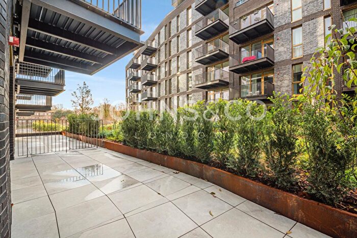 1 Bedroom Flat For Sale In Lewis House, West Bradbury Yard, Brentford, TW8