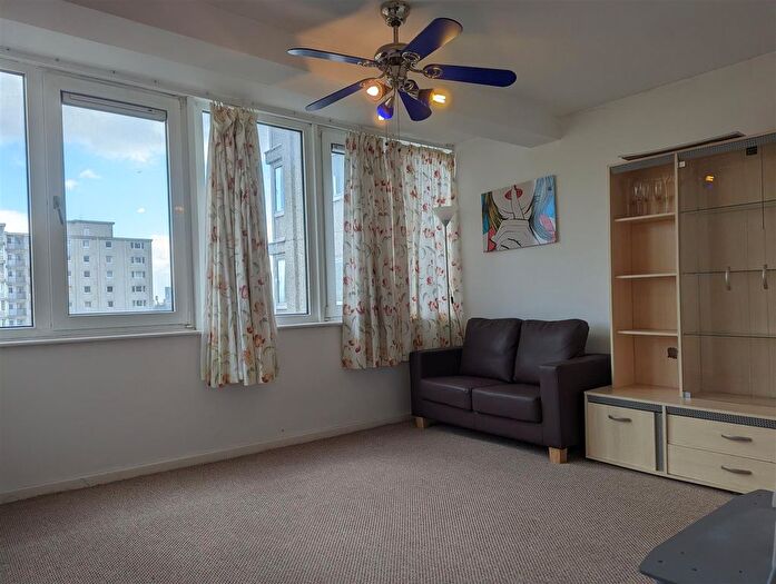 1 Bedroom Flat To Rent In Tilehurst Court, Kersal Way, Salford, M7