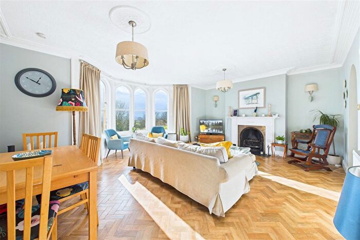 2 Bedroom Flat For Sale In Highdale Road, Clevedon, BS21