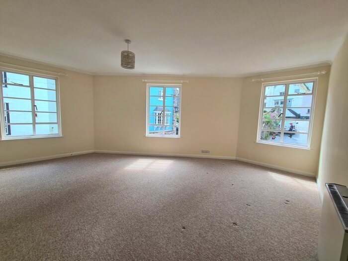 3 Bedroom Flat To Rent In Anzac Street, Dartmouth, TQ6