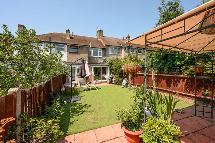 3 Bedroom Terraced House For Sale In Templecombe Way, Morden, SM4