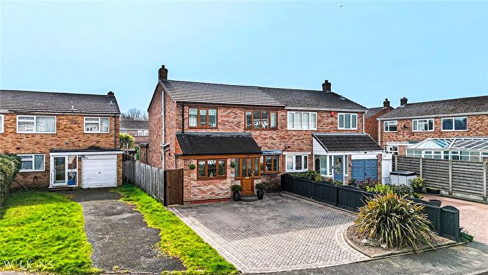 3 Bedroom Semi Detached House For Sale In Danelagh Close, Tamworth, Staffordshire, B79