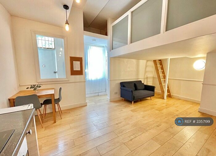 Studio To Rent In Caledonian Road, London, N1
