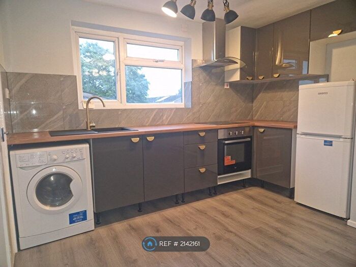 3 Bedroom Flat To Rent In Randolph Close, Leamington Spa, CV31