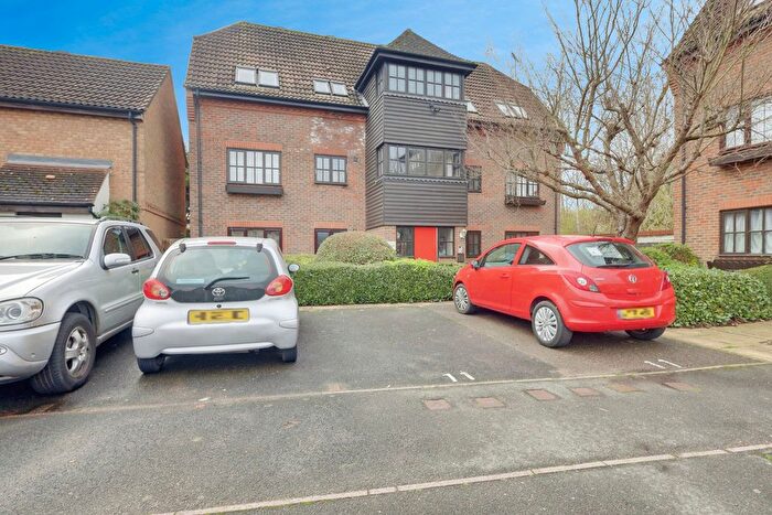 1 Bedroom Block Of Flats For Sale In Box Close, Basildon, SS15