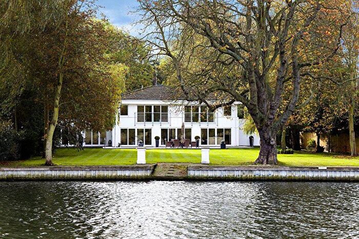 5 Bedroom Detached House To Rent In White Lilies Island, Mill Lane, Windsor, SL4