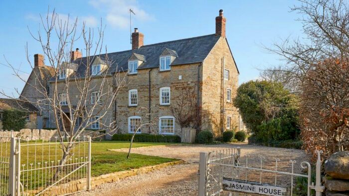 4 Bedroom Semi-Detached House To Rent In The Green, OX7