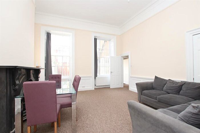 3 Bedroom Flat To Rent In Brunswick Square, Bristol, BS2