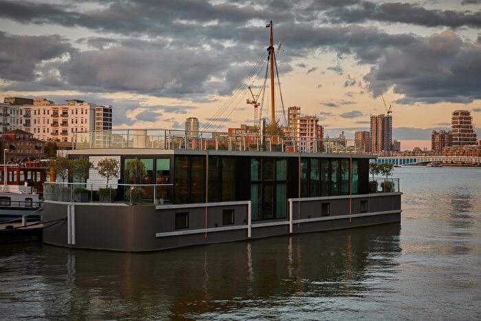 4 Bedroom Houseboat For Sale In Riverside Quarter, Wandsworth, SW18