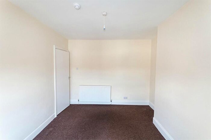 1 Bedroom Flat To Rent In Princes Avenue, Withernsea, HU19