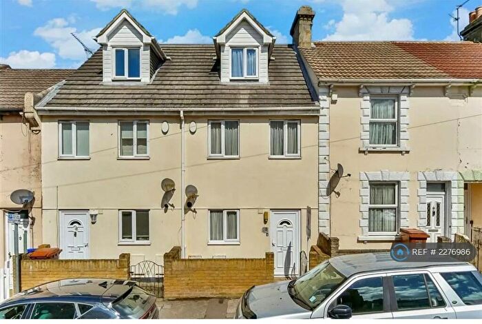 3 Bedroom Terraced House To Rent In Livingstone Road, Gillingham, ME7