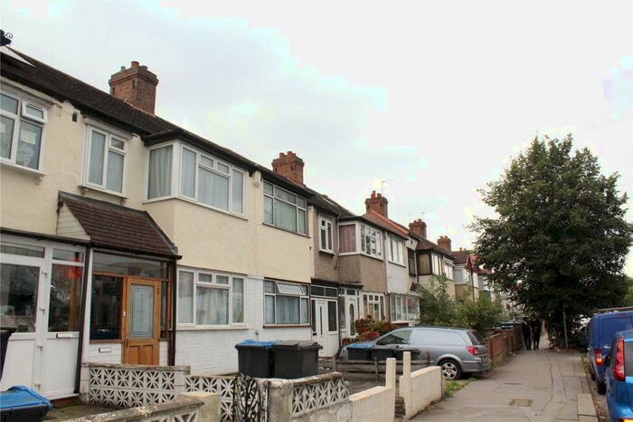 3 Bedroom Terraced House To Rent In Mitcham Road, Croydon, Surrey, CR0