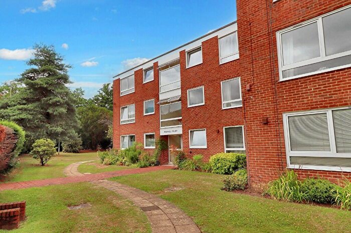 2 Bedroom Flat To Rent In Hersham Road, Walton-On-Thames, Surrey, KT12