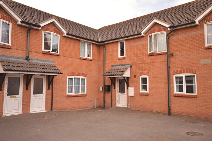 2 Bedroom Flat To Rent In Broughton Avenue, Aylesbury, HP21