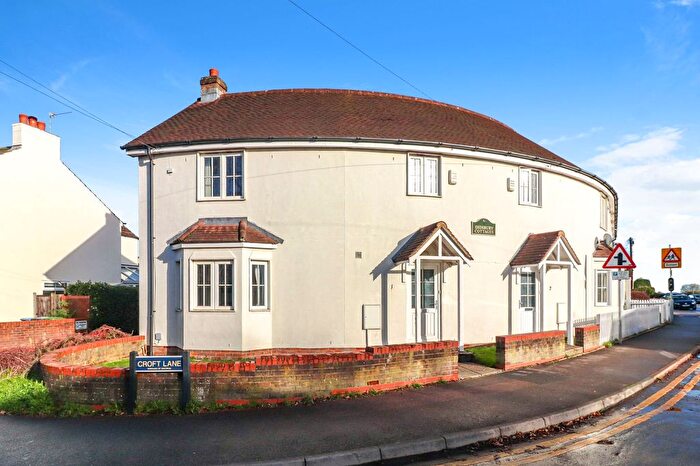 2 Bedroom Property For Sale In Chapel Croft, Chipperfield, WD4