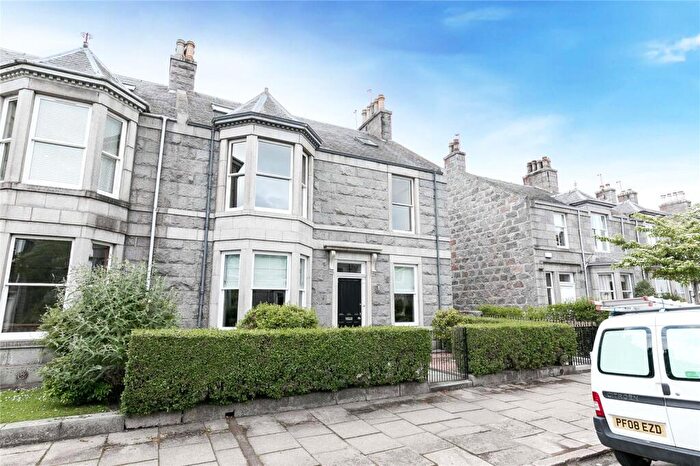 2 Bedroom Flat To Rent In Burns Road, Aberdeen, AB15