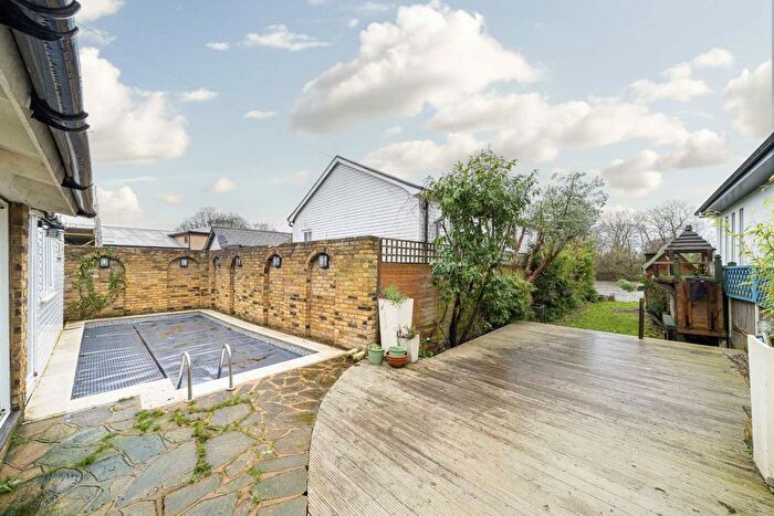 4 Bedroom Bungalow To Rent In Sandhills Meadow, Shepperton, TW17