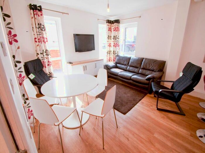 8 Bedroom Property To Rent In Saxton Court, Gillingham, Kent, ME7