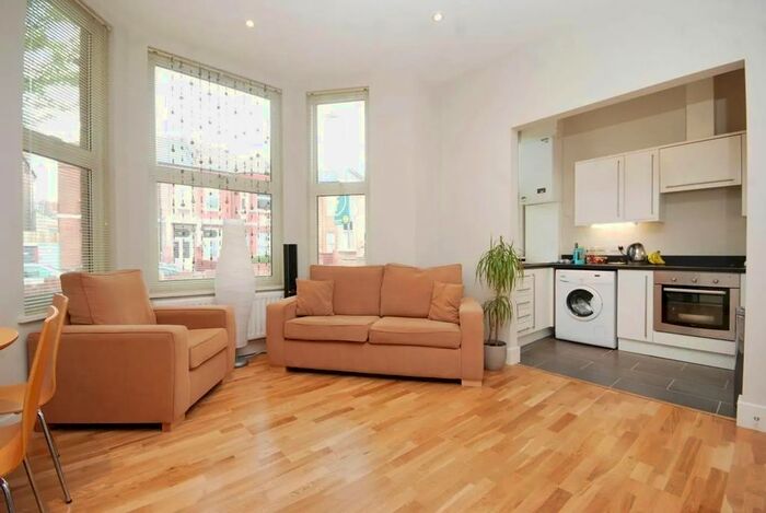 1 Bedroom Flat To Rent In Skardu Road, Kilburn, NW2
