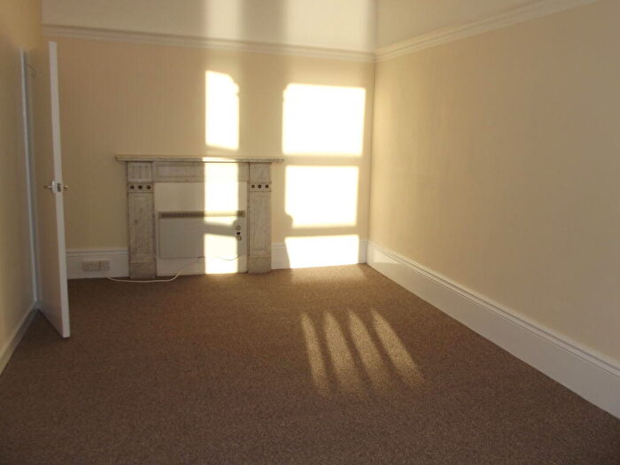 2 Bedroom Flat To Rent In Dawlish, EX7