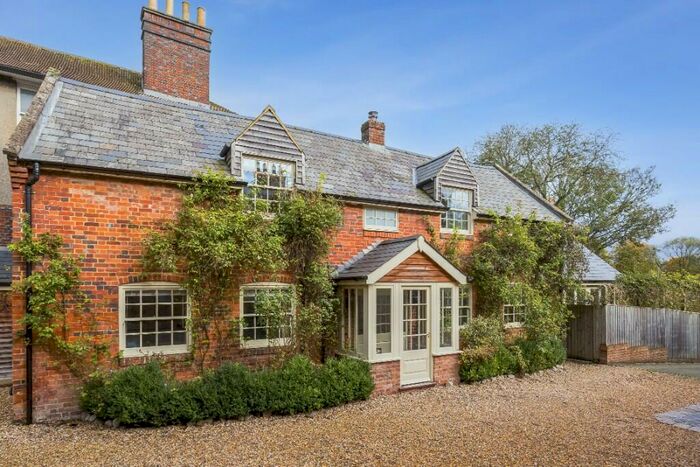 3 Bedroom Detached House To Rent In High Street, Marlborough, Wiltshire, SN8