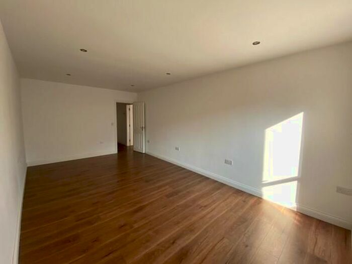 1 Bedroom Flat To Rent In The Broadway, Chesham, HP5