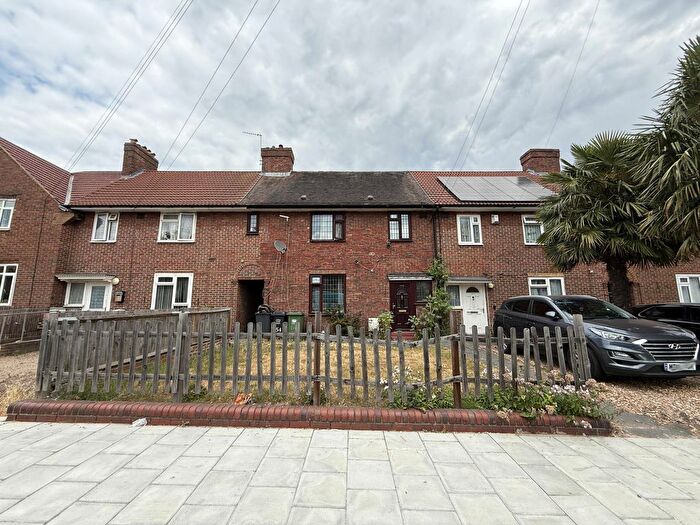 3 Bedroom Property For Sale In Southend Lane, Bellingham, London, SE6