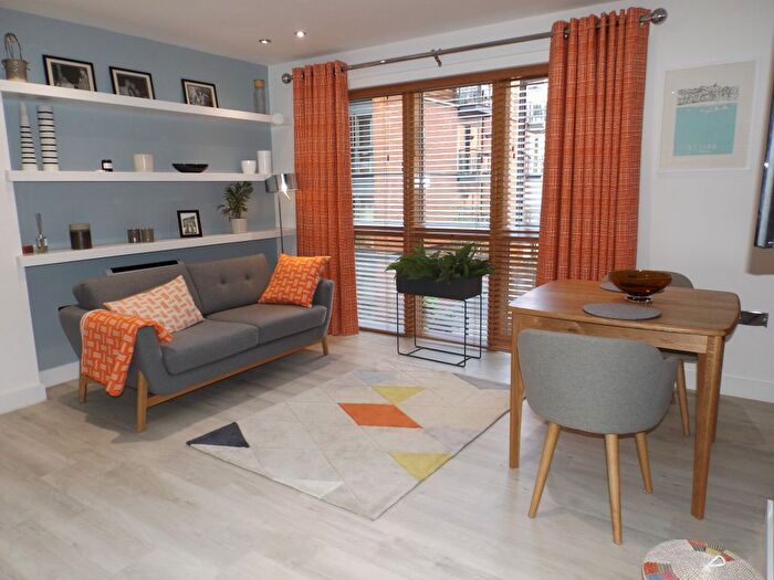 1 Bedroom Property To Rent In Canal Wharf, Birmingham, B1