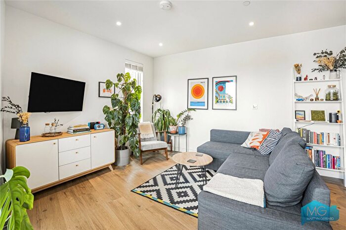 2 Bedroom Flat For Sale In Mary Neuner Road, London, N8