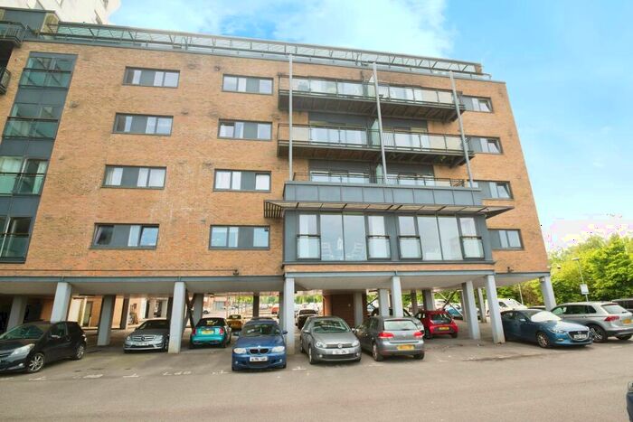 2 Bedroom Flat To Rent In Lady Isle House, Ferry Court, Caerdydd, CF11
