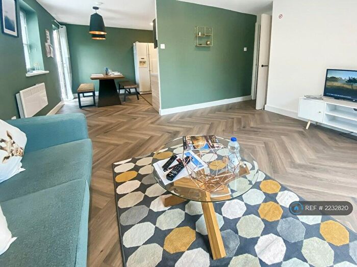 2 Bedroom Flat To Rent In Schooner Way, Cardiff, CF10