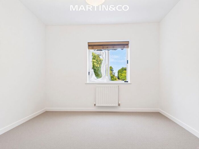 2 Bedroom Flat To Rent In Leacroft, Staines-Upon-Thames, TW18
