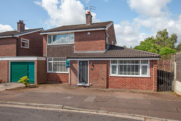 3 Bedroom Link Detached House For Sale In Dunscar Close, Whitefield, Manchester, M45